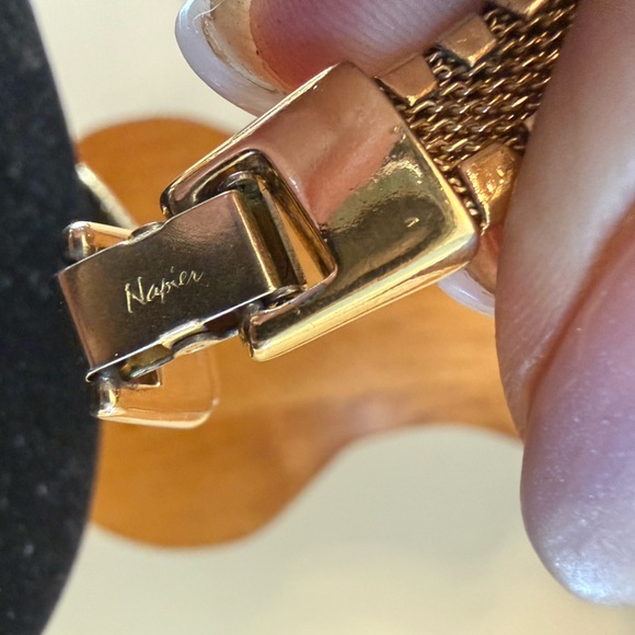 Napier Gold Tone Herringbone Vintage Choker Necklace - Picture 8 of 9